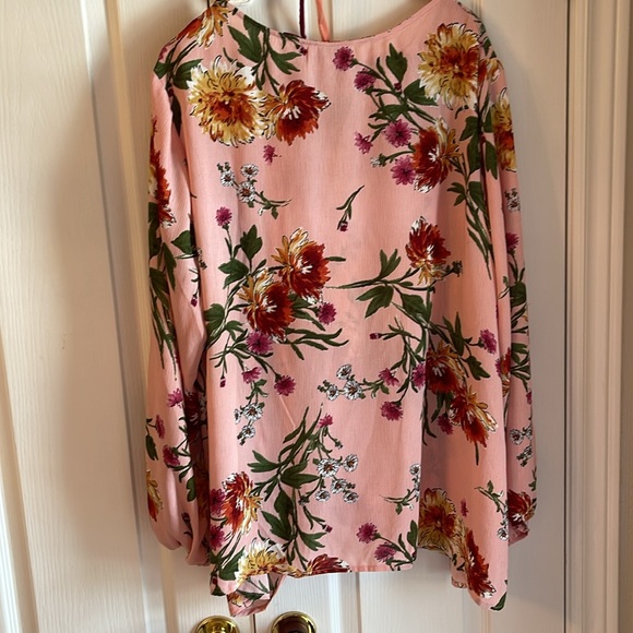 Floral Print Blouse comfortable and nice weight for all seasons. - Picture 6 of 7